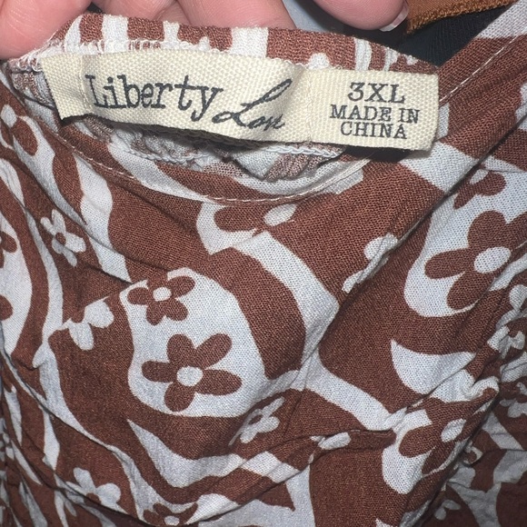 CUTE TOP❤️ - Picture 2 of 2